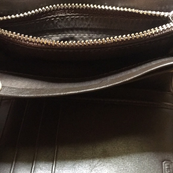 Coach Wallet in Signature Pattern - Picture 4 of 7